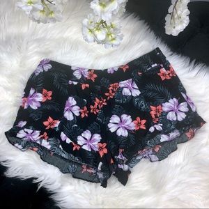 ❤️SOLD❤️ Arizona Jeans Floral Ruffle Booty Shorts